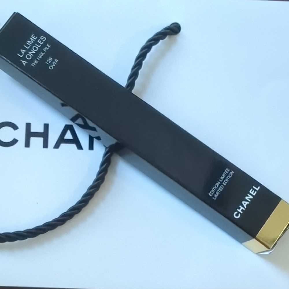 Chanel Yellow Green Nail File In OVNI From Codes Couleur Collection